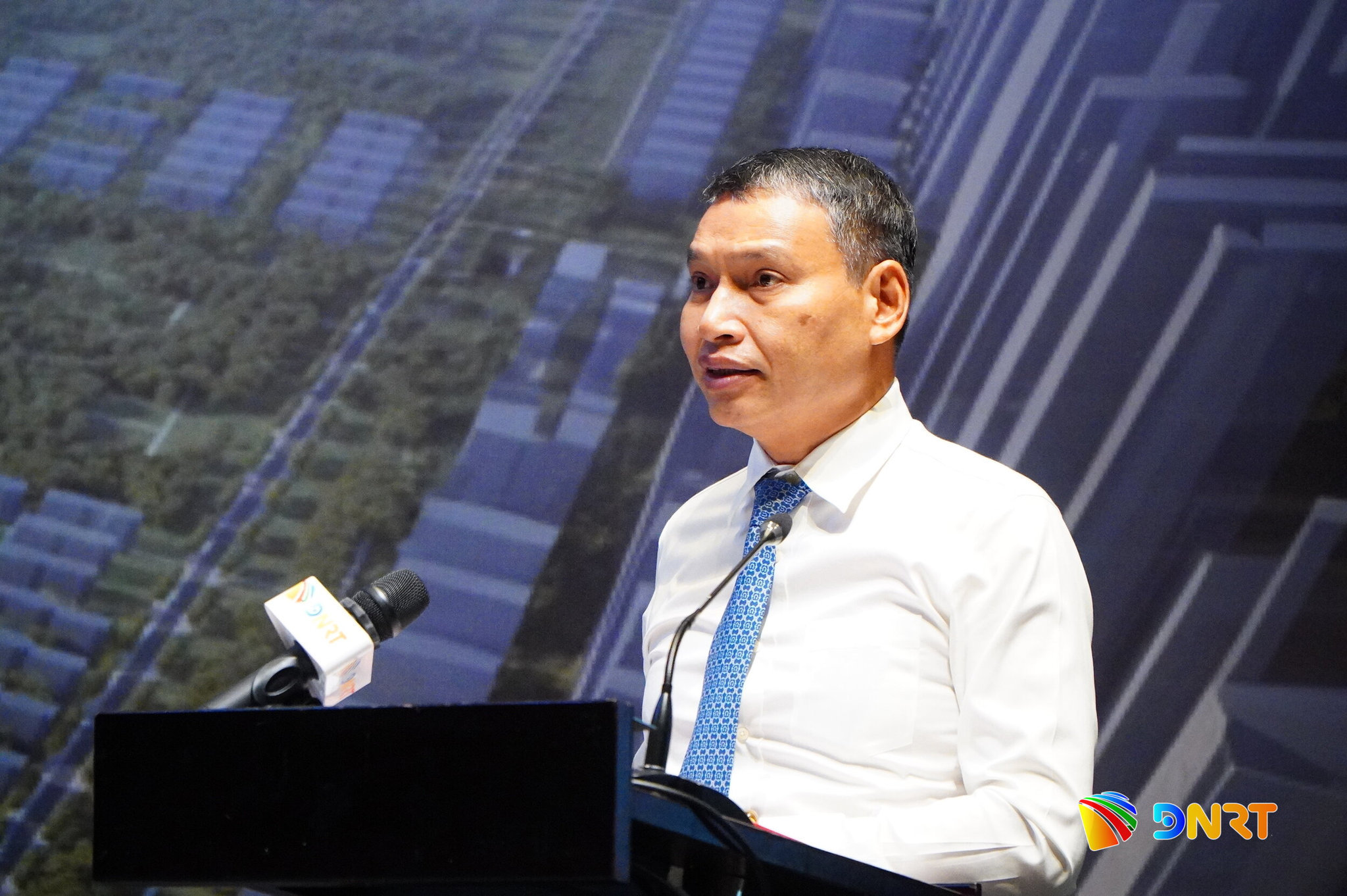 Da Nang consults experts on International Financial Centre policies and legal framework