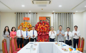 96 nam ngay truyen thong xay dung Dang