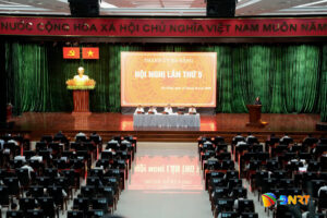 Hoi nghi lan 5 BCH Dang bo_2