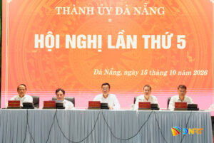 Hoi nghi lan 5 BCH Dang bo_3