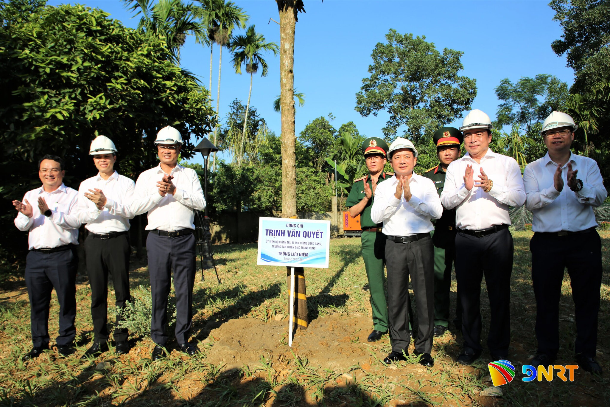 Thap huong mo cu Huynh Thuc Khang 14 1790822093