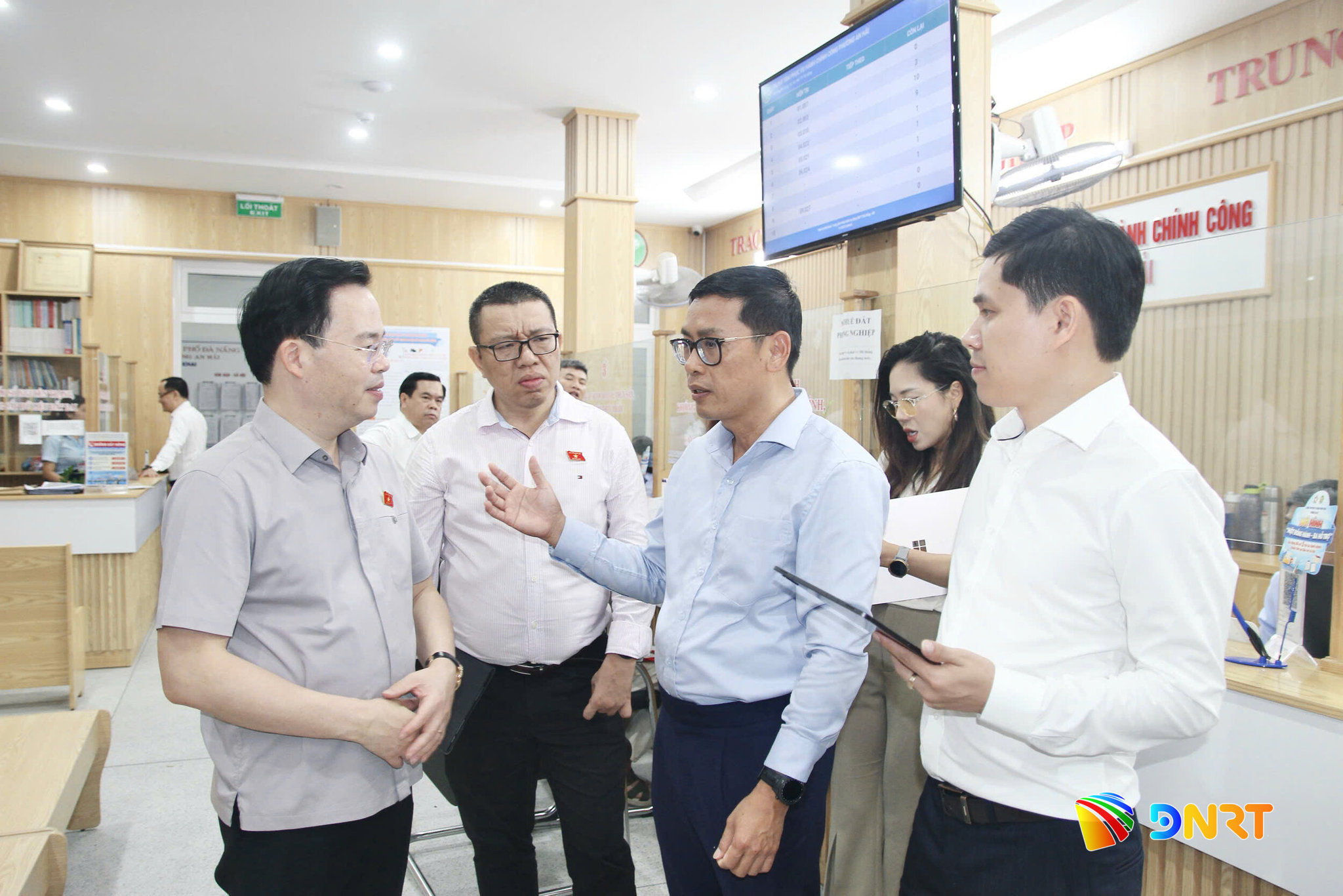 lanh dao phuong trao doi voi doan tai trung tam phuc vu hanh chinh cong 1791786930
