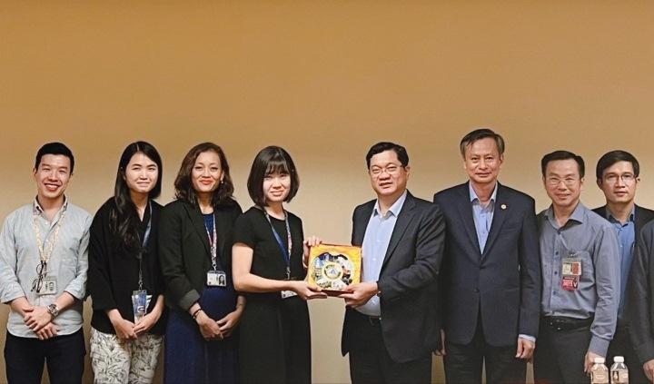1 lanh dao thanh pho di singapore 1