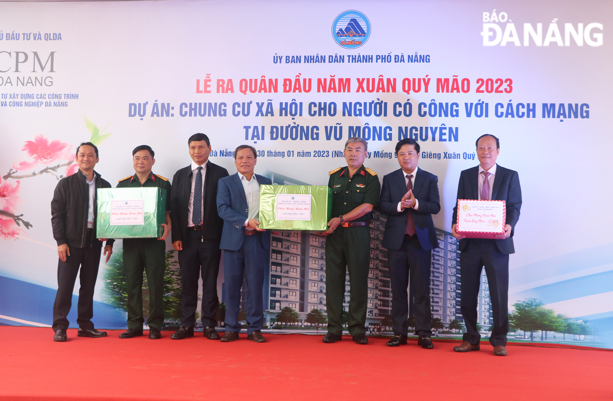 1 lanh dao thanh pho du le ra quan dau nam 5