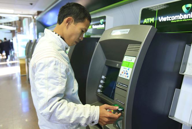 1 rut tien cay atm vietcombank