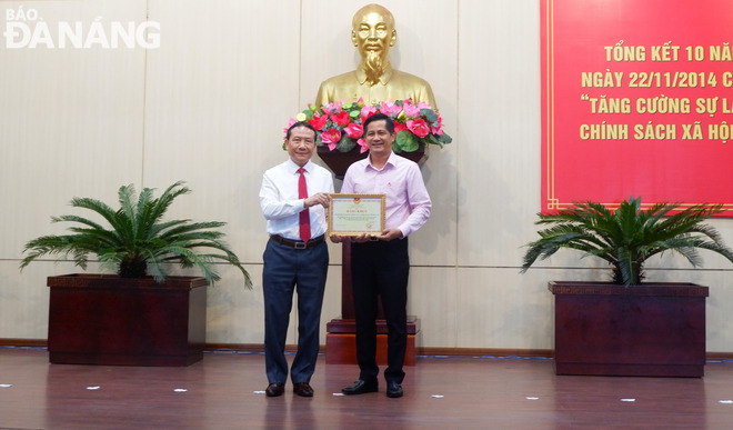 10 nam chi thi 40 3