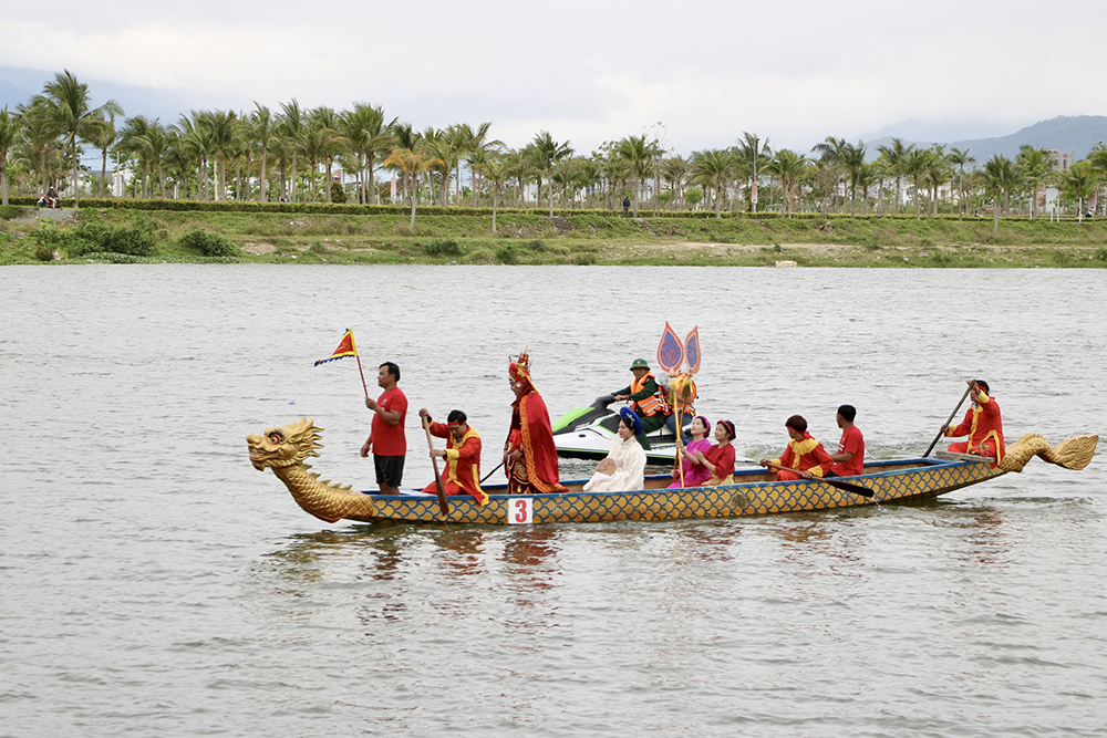 18 3 dua thuyen 4