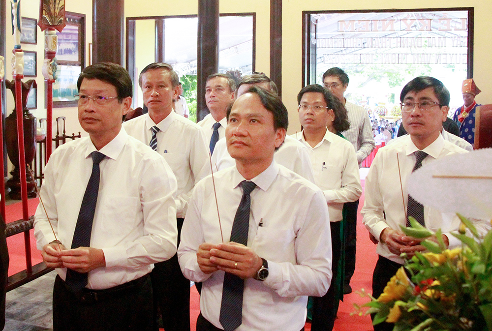 195 nam ngay mat danh than thoai ngoc hau 2