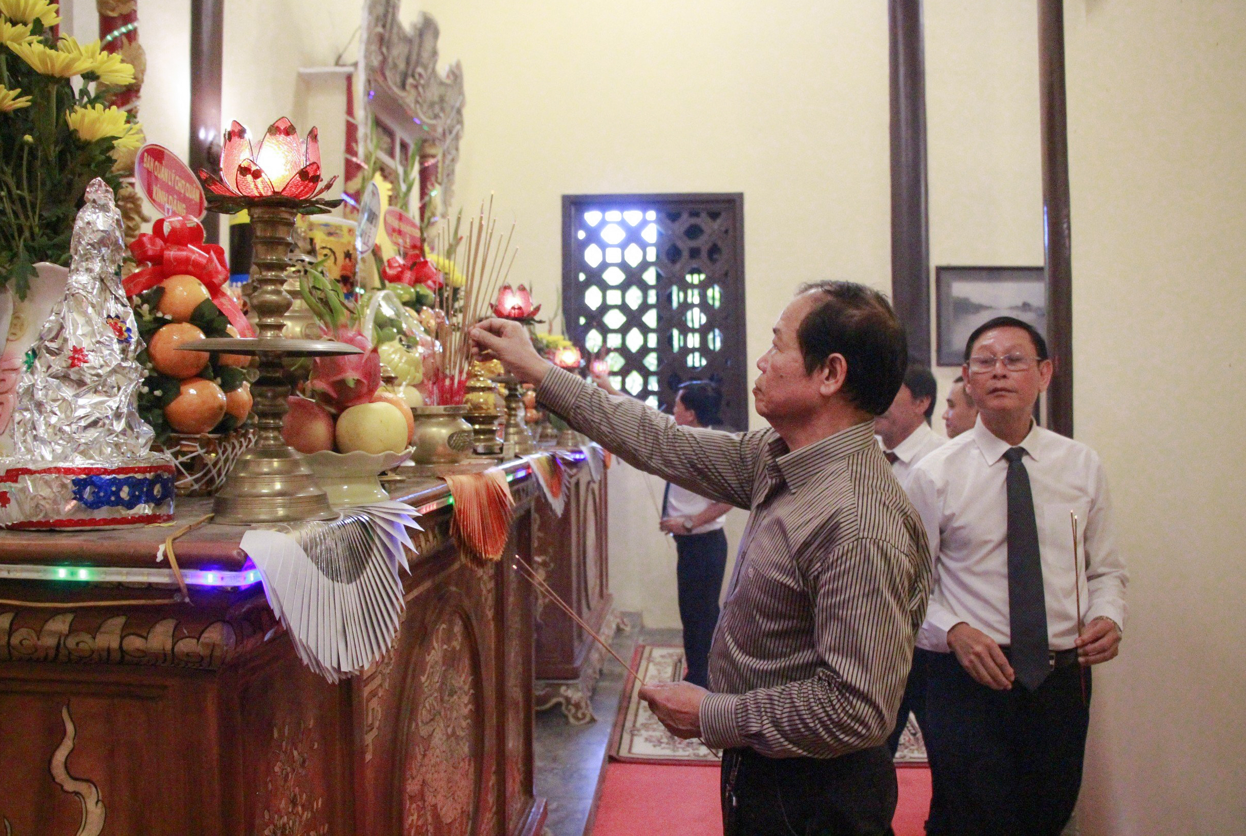 195 nam ngay mat danh than thoai ngoc hau 3