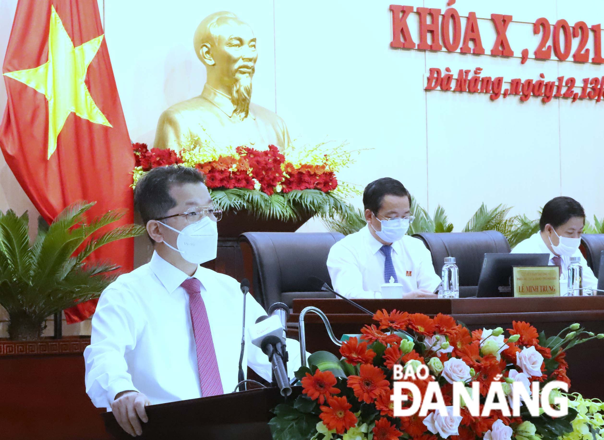 2 addressing the meeting