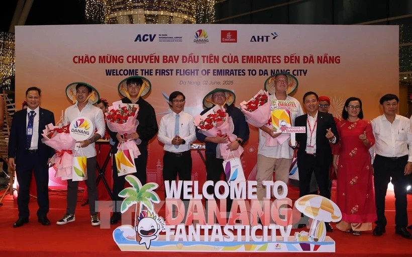 212639 hang hang khong emirates khai truong duong bay moi den da nang 11zon