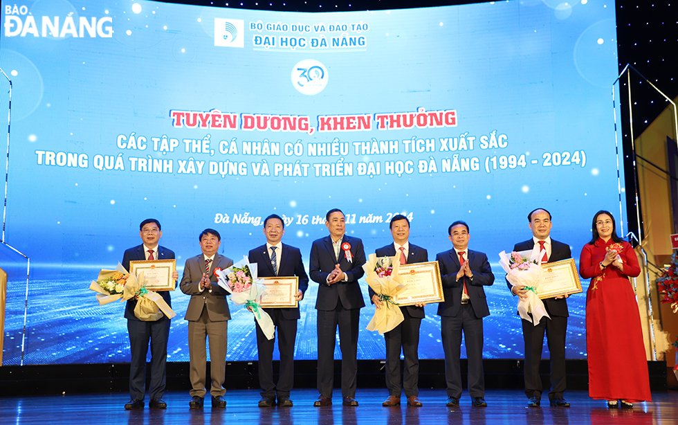 30 nam dai hoc da nang 2