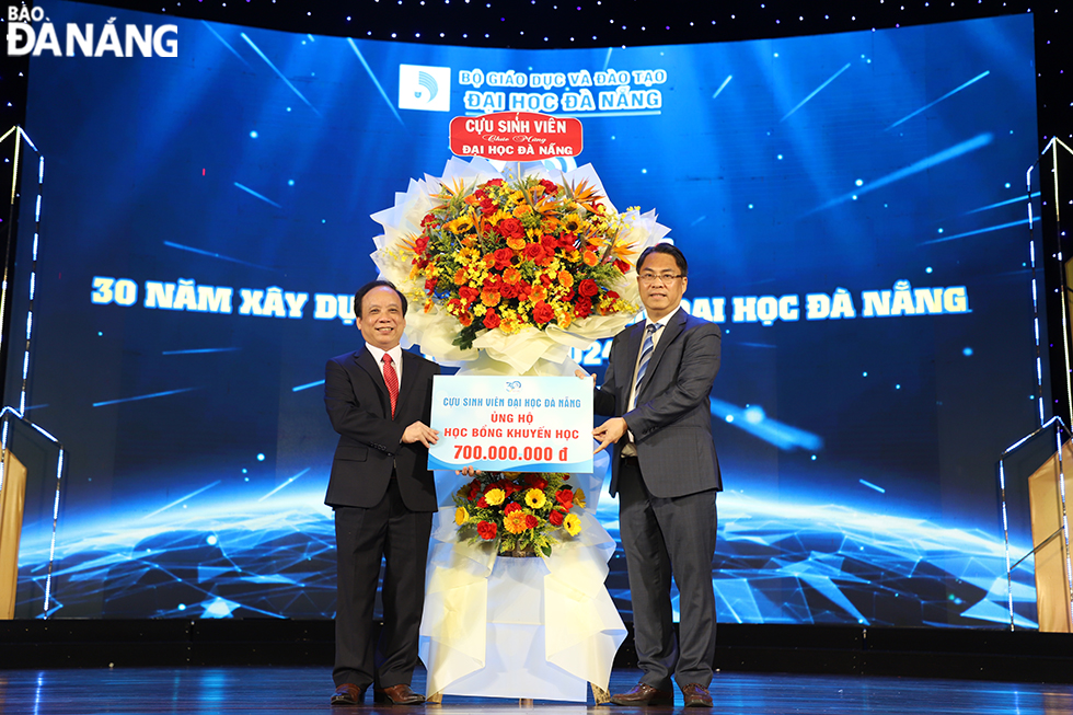 30 nam dai hoc da nang 3