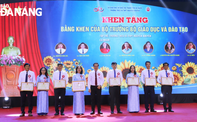 30 nam thanh lap truong nguyen khuyen 1