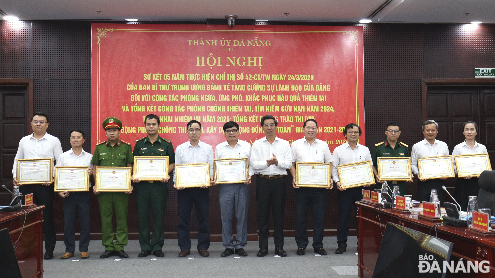 5 nam chi thi 42