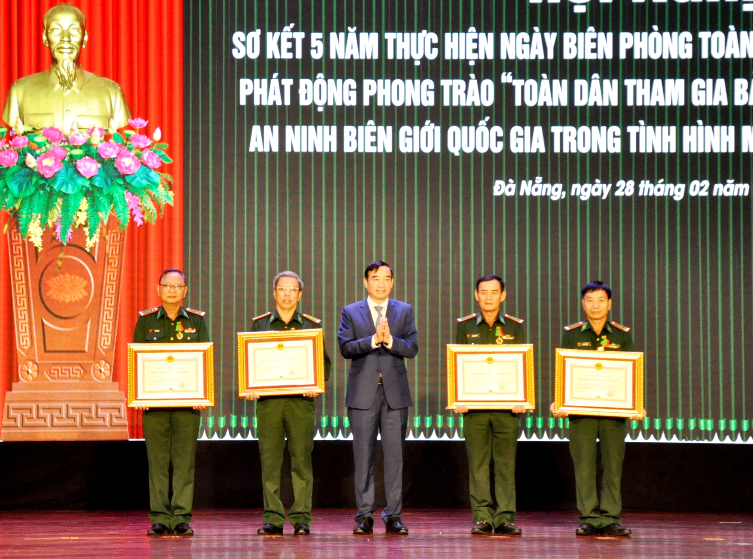 5 nam ngay bien phong toan dan 1