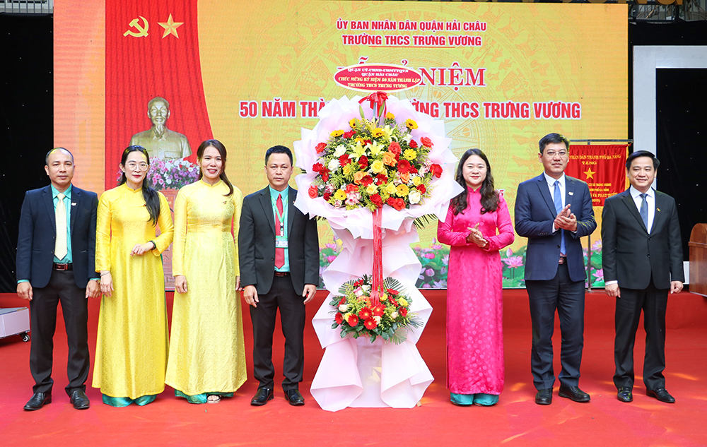 50 nam thanh lap truong trung vuong 1