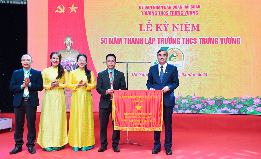 50 nam thanh lap truong trung vuong 2