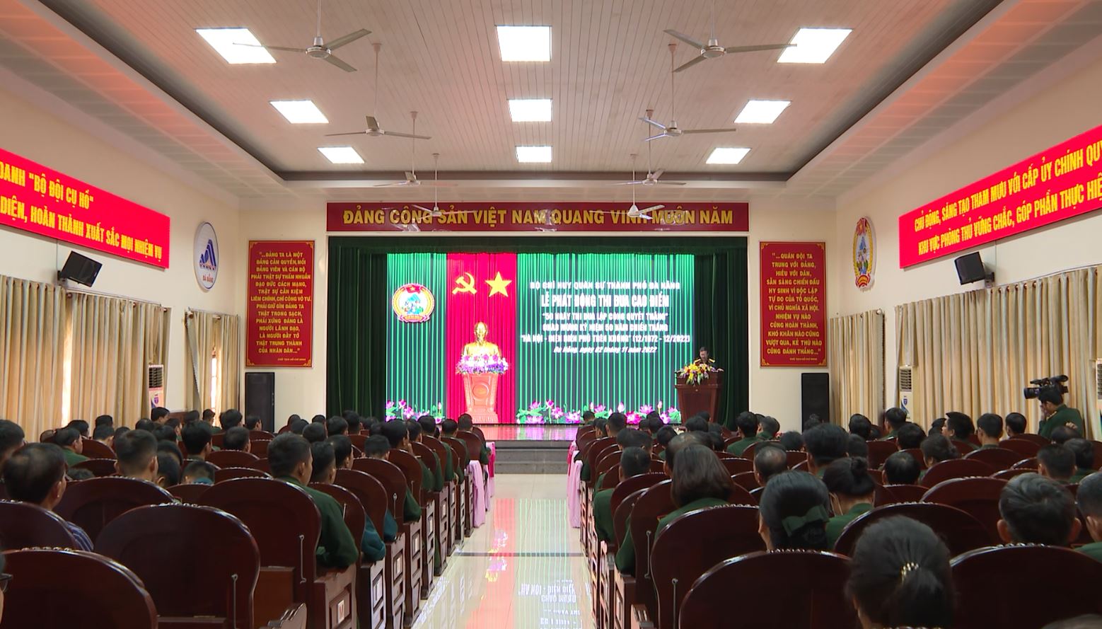 50 ngay thi dua lap cong quyet thang