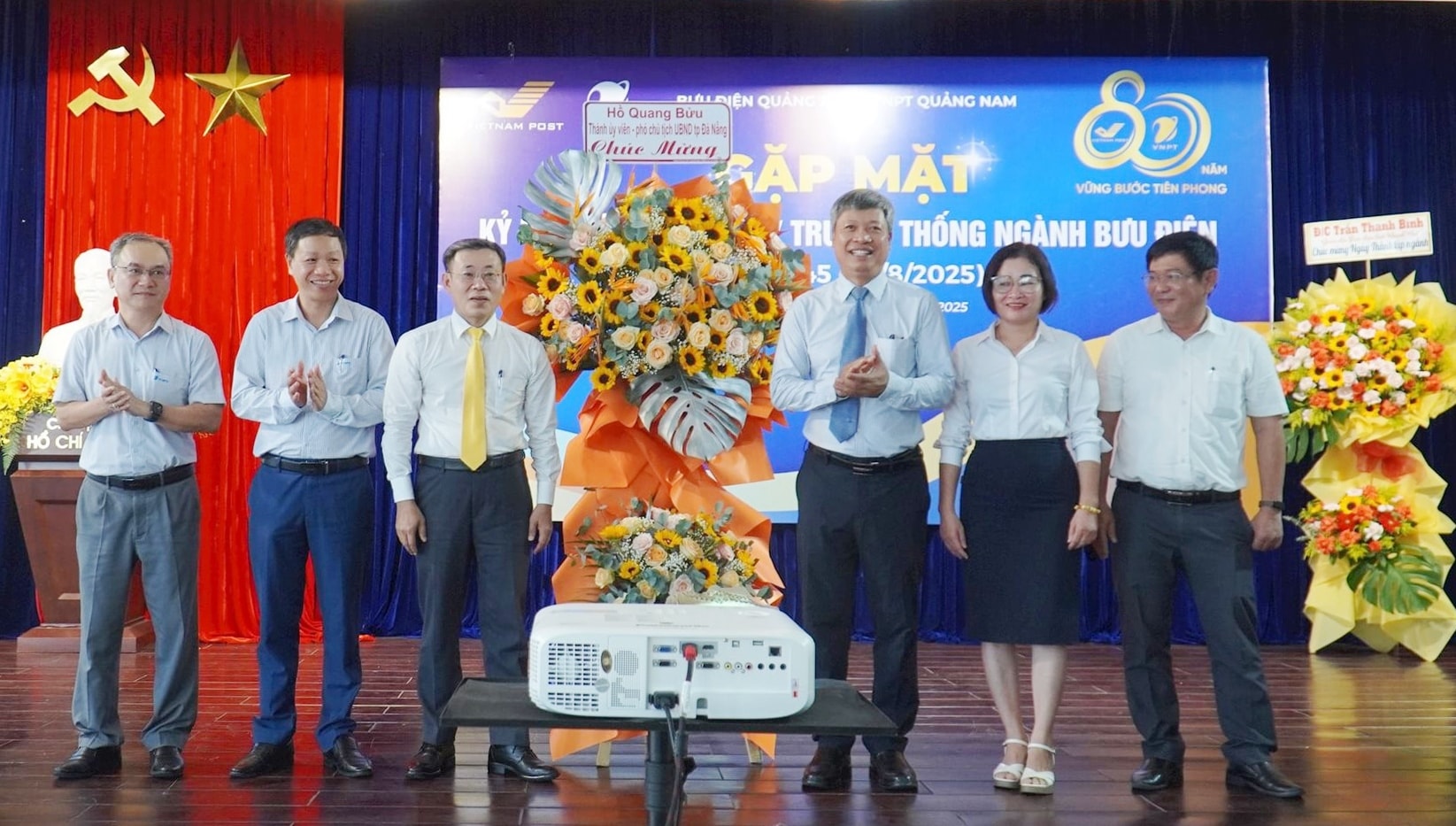80 nam ngay buu dien vn