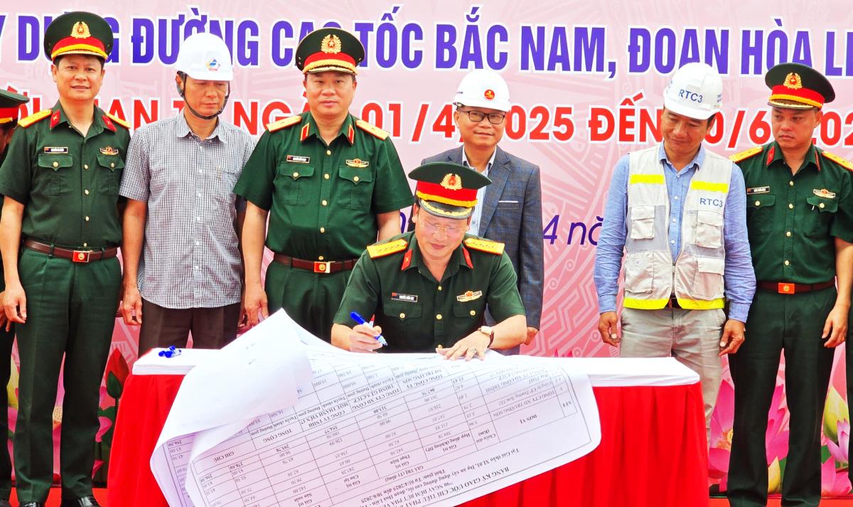 90 ngay dem tang toc thi cong hoa lien tuy loan