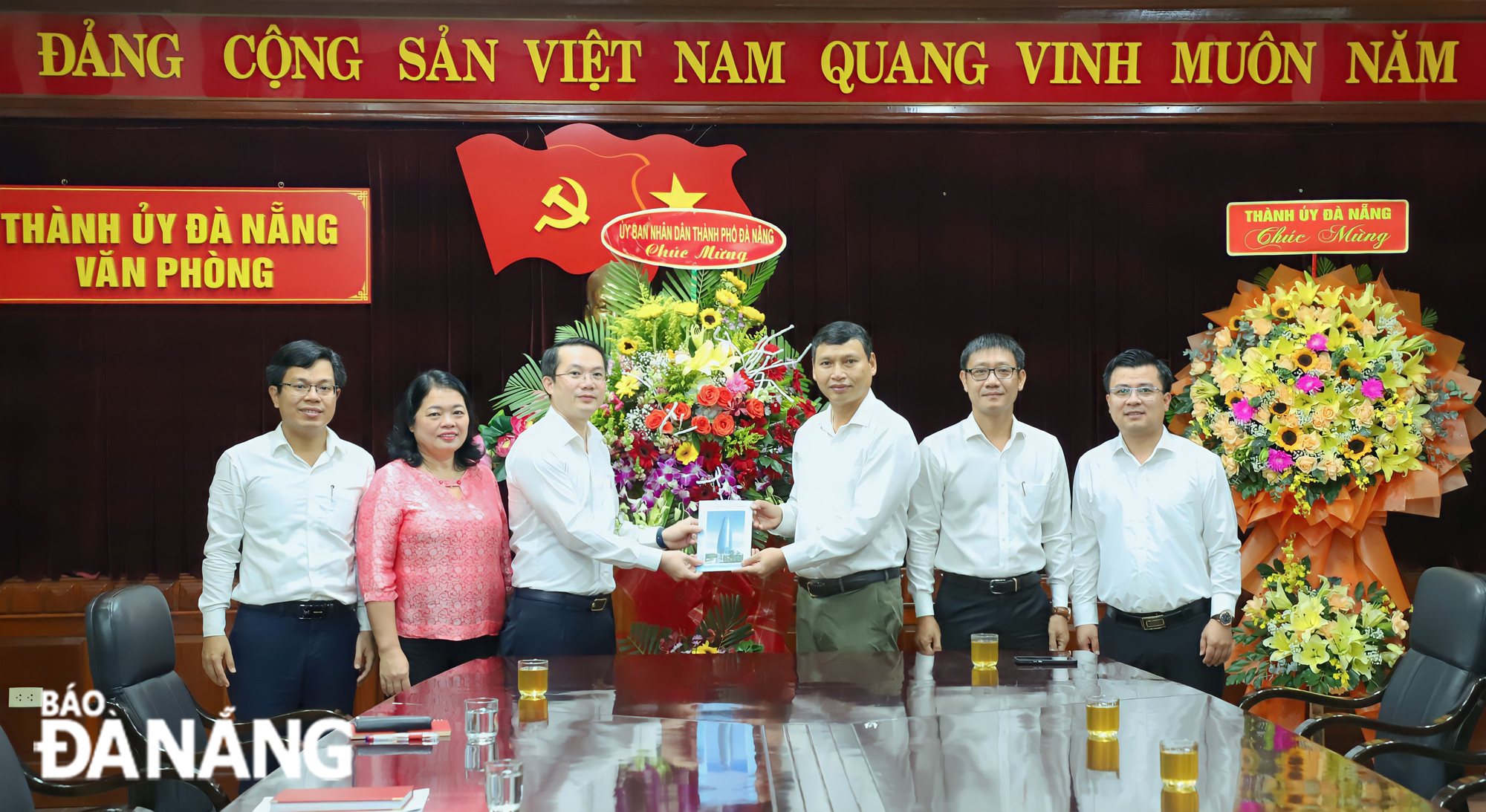 92 nam ngay truyen thong van phong cap uy 1