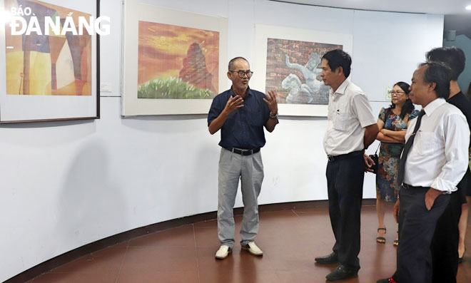 a painting exhibition at the da nang fine arts museum