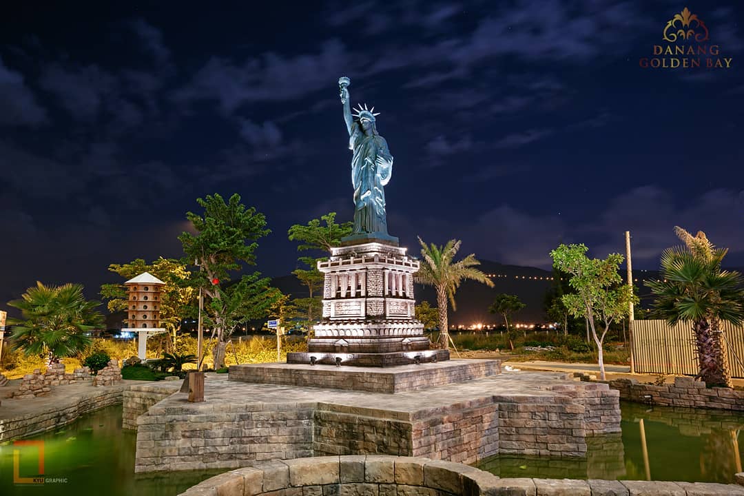 a replica of the statue of liberty
