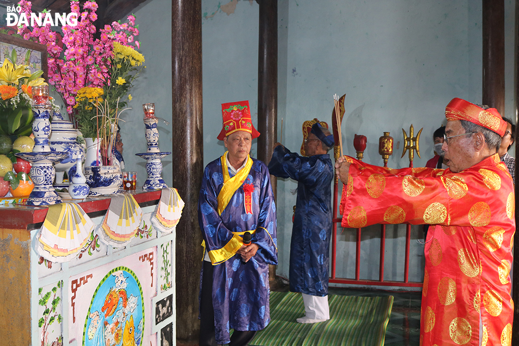 a solemn ritual of the fish worshipping festival at the whale temple