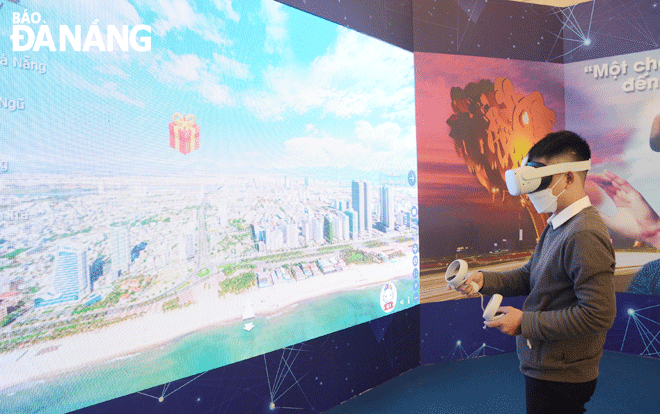 a visitor is experiencing the e2 80 98a virtual vacation in da nang e2 80 99 vr360 virtual reality travel app