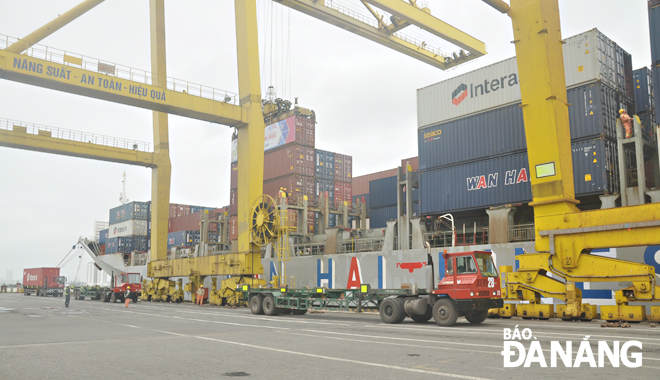 at the tien sa port