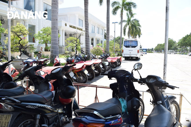 bai trong giu xe 2