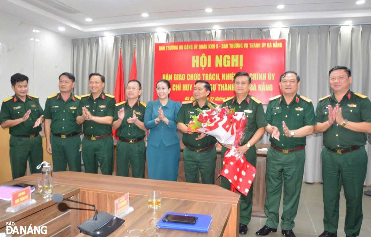 ban giao nhiem vu bo chi huy quan su tp nam 2024 1