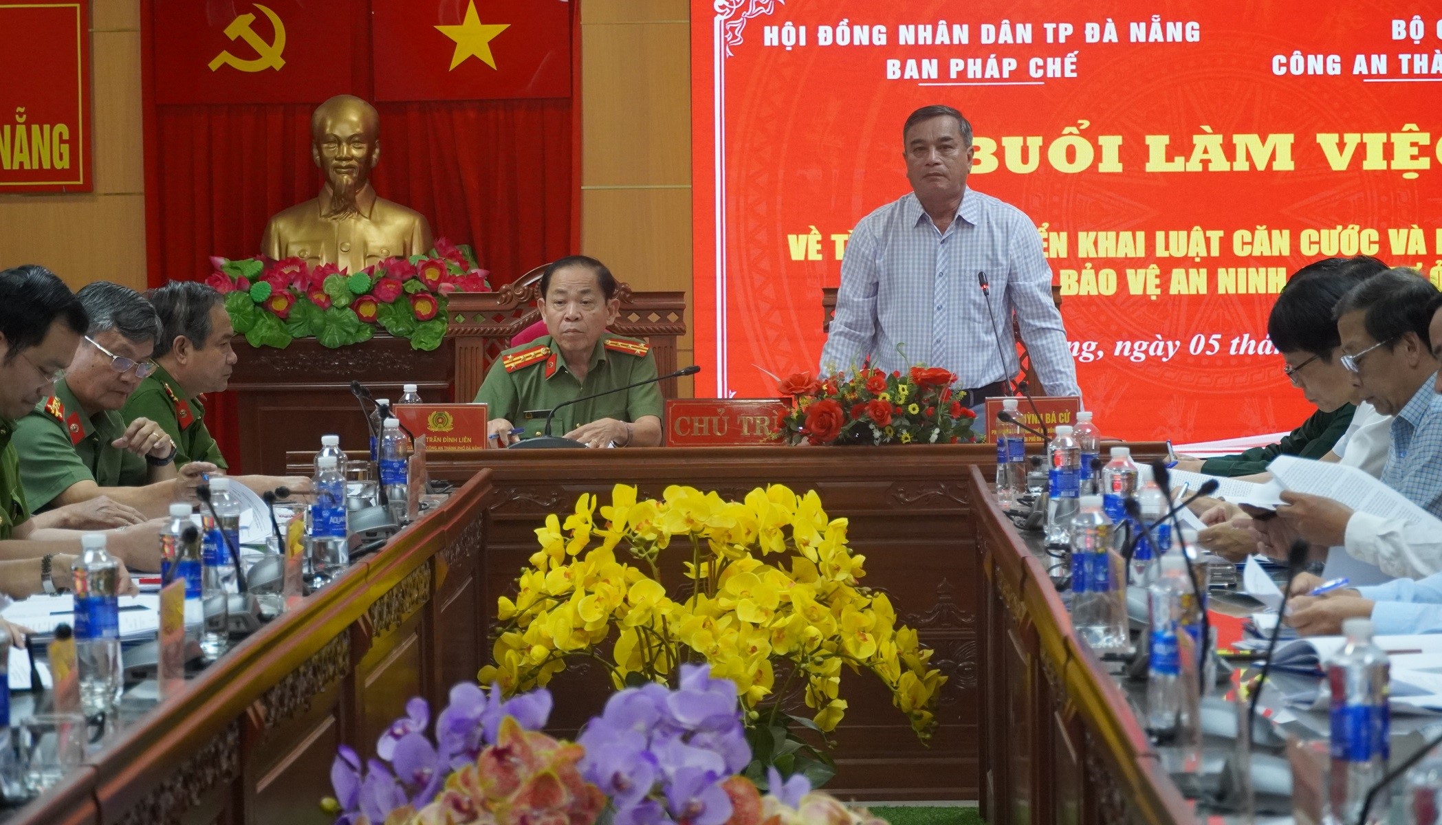 ban phap che lam viec voi cong an