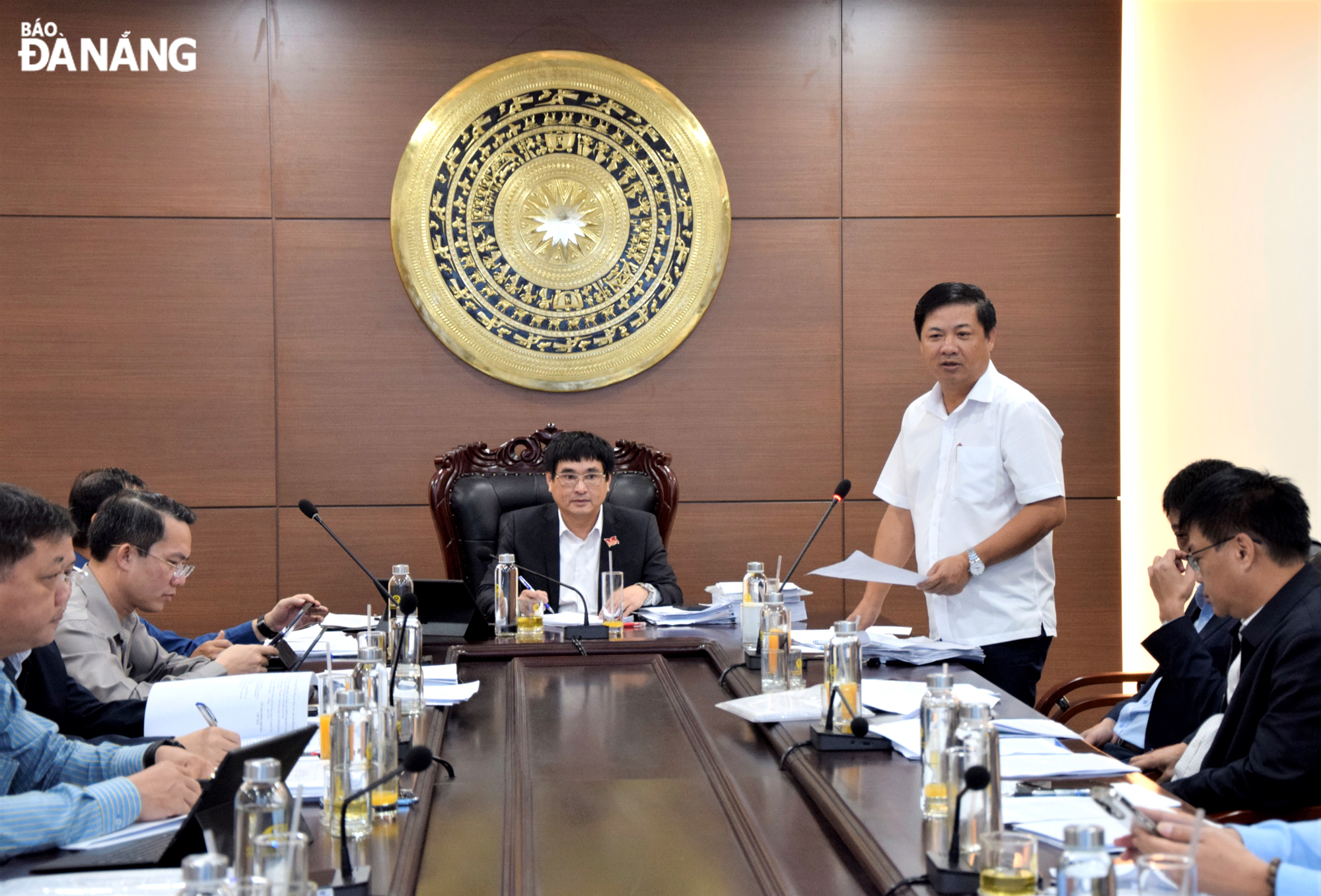 ban to thi to chuc phien hop thong qua cac to trinh