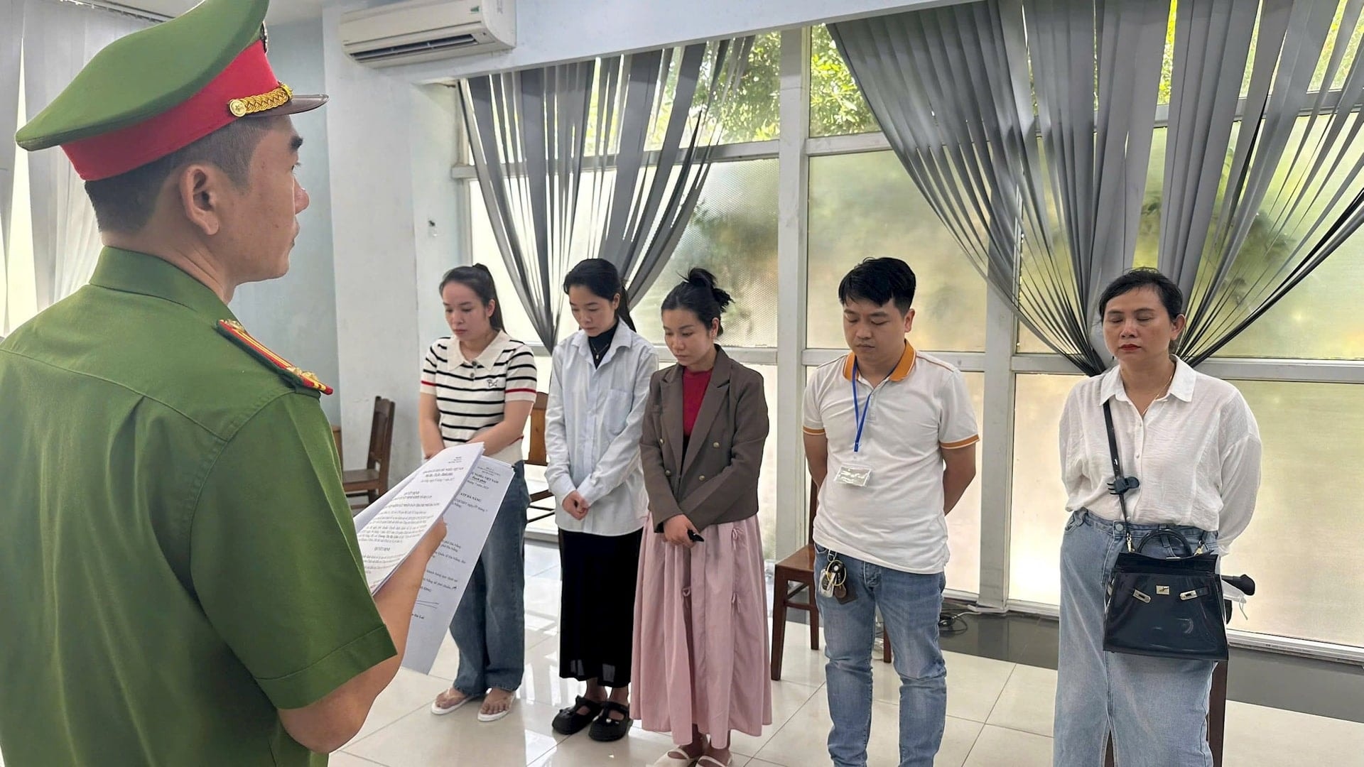 bat phong kham da khoa quoc te 180 tran phu