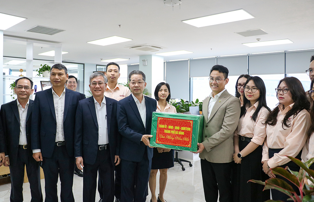 bi thu thanh uy di tham cac don vi tet nam 2025 1