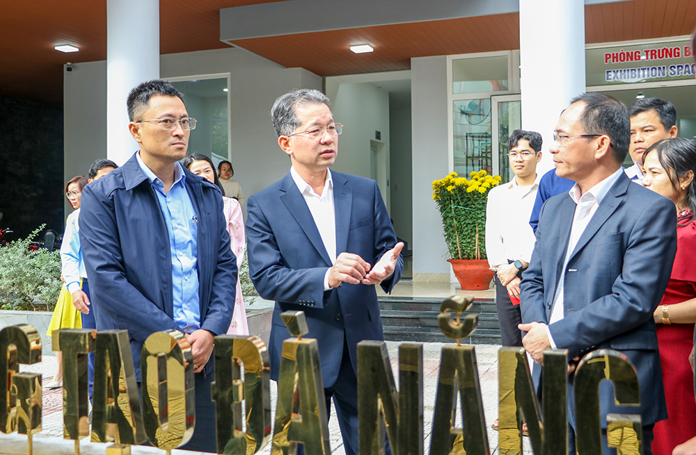 bi thu thanh uy di tham cac don vi tet nam 2025 2