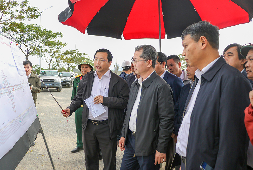 bi thu thanh uy di tham cac don vi tet nam 2025 6