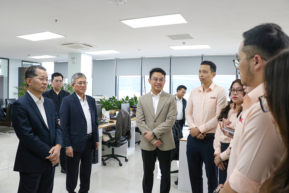bi thu thanh uy di tham cac don vi tet nam 2025