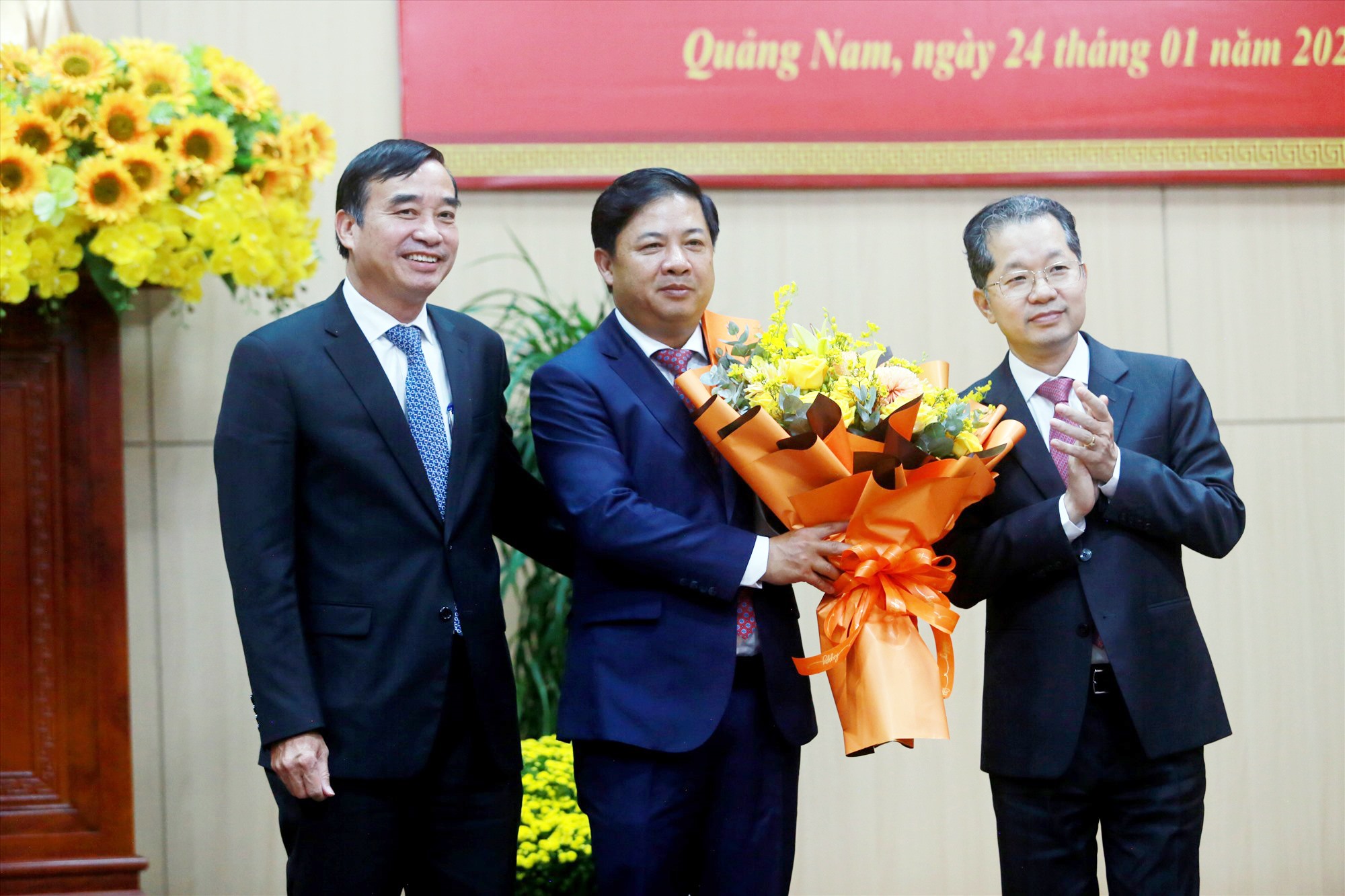 bi thu tinh uy quang nam 1