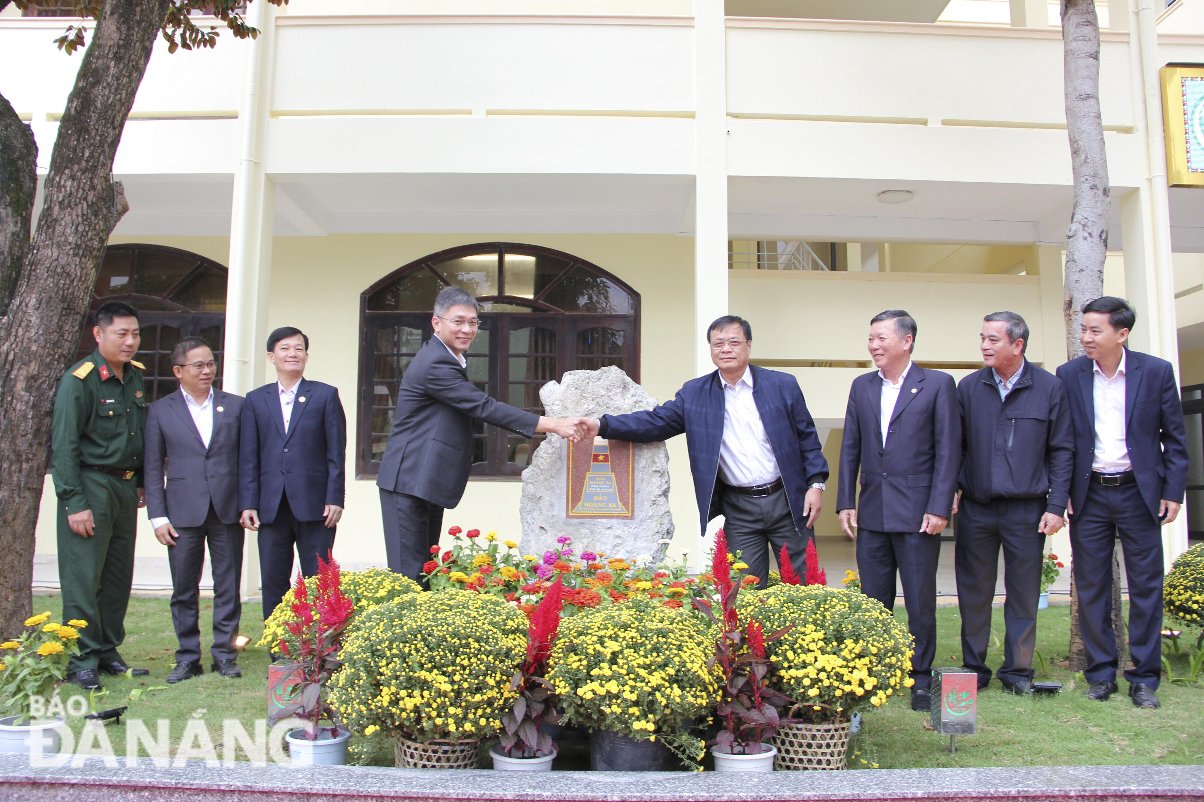 bia hoang sa 2023