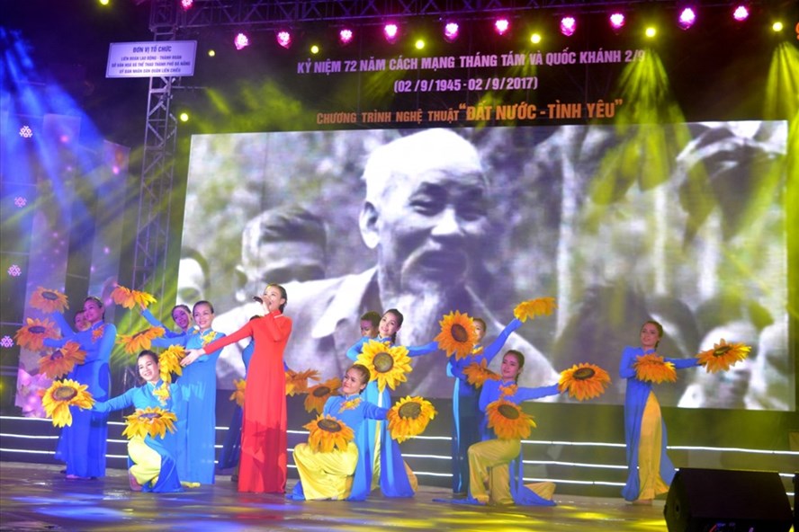 bieu dien nghe thuat cach mang