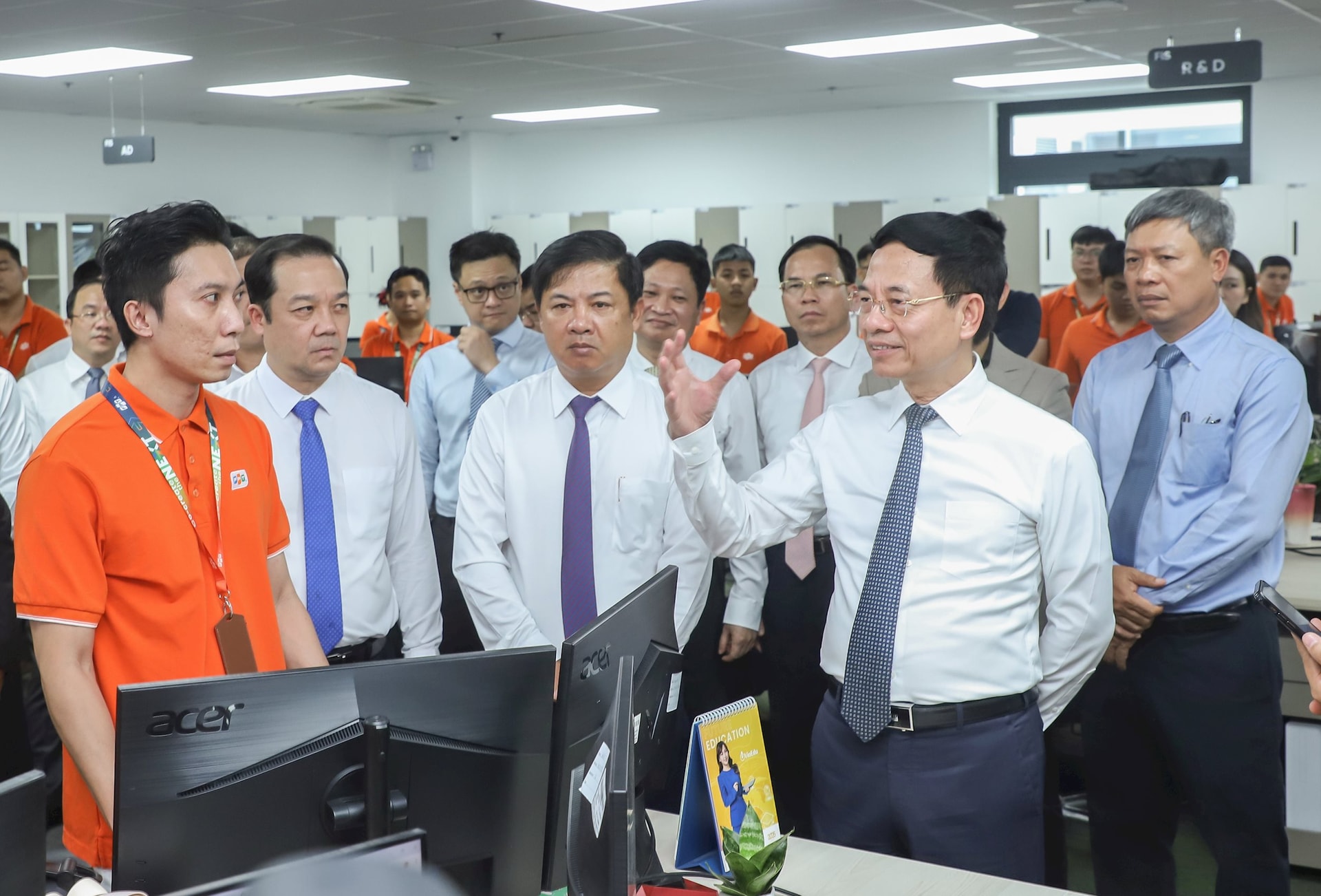 bo truong nguyen manh hung lam viec voi dn 7 25 4
