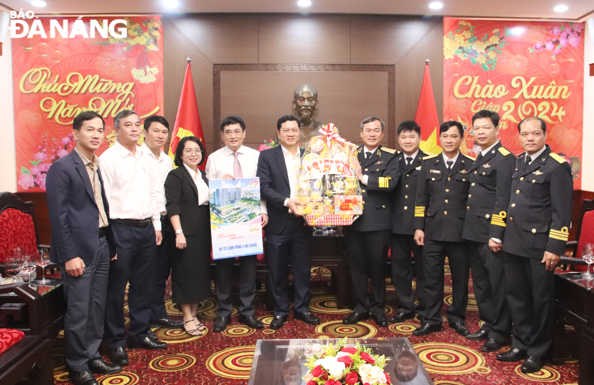 bo tu lenh vung 3 hai quan chuc tet thanh pho nam 2024 1