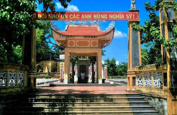 c e1 ba a3nh quan b c3 aan ngo c3 a0i ngh c4 a9a tr e1 bb a7ng h c3 b2a vang