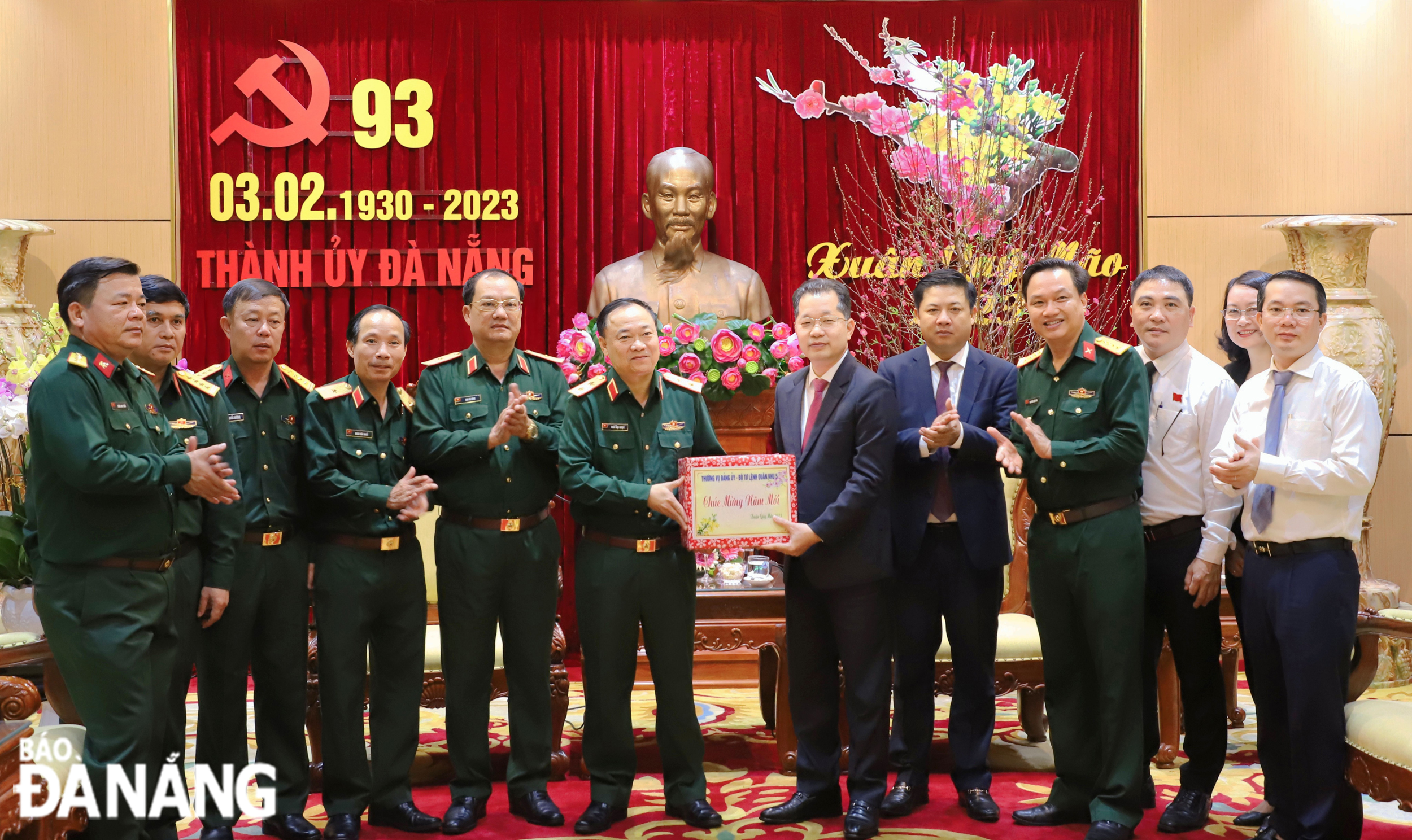cac don vi chuc tet thanh pho