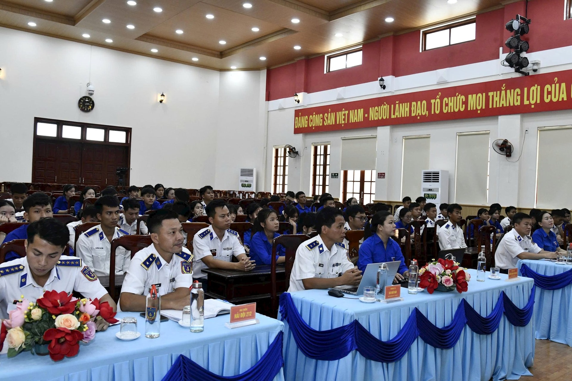 can bo doan vien thanh nien lang nghe hoc tap cac noi dung tap huan