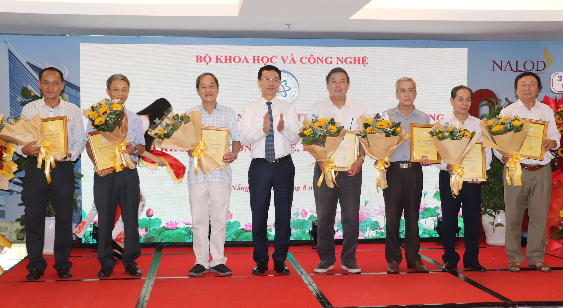 can bo huu tri nganh khcn