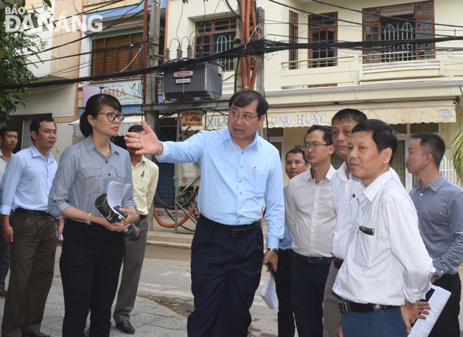 chairman tho 28centre 29 during his inspection visits in son tra and cam le